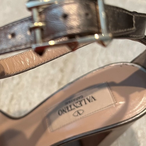 Valentino Garavani Luxury Open Toe Heels - Picture 5 of 6